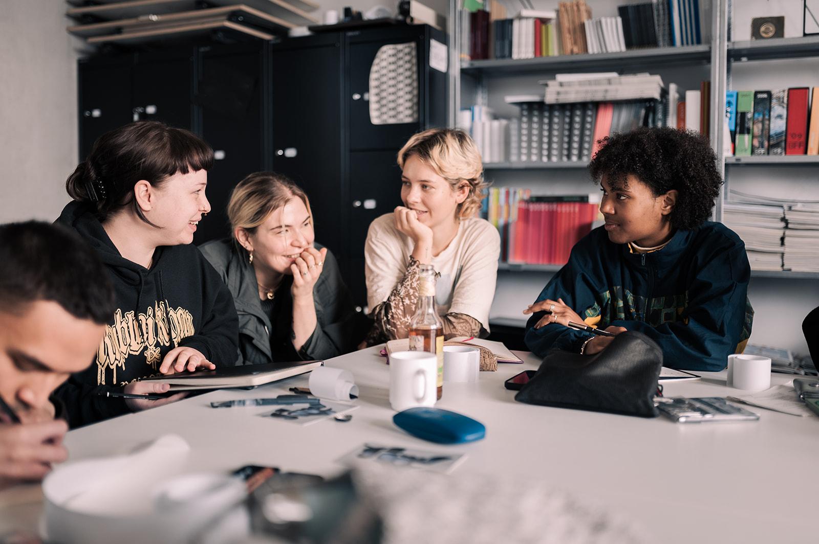 Studierende im Masterstudiengang Interaktive Mediensysteme