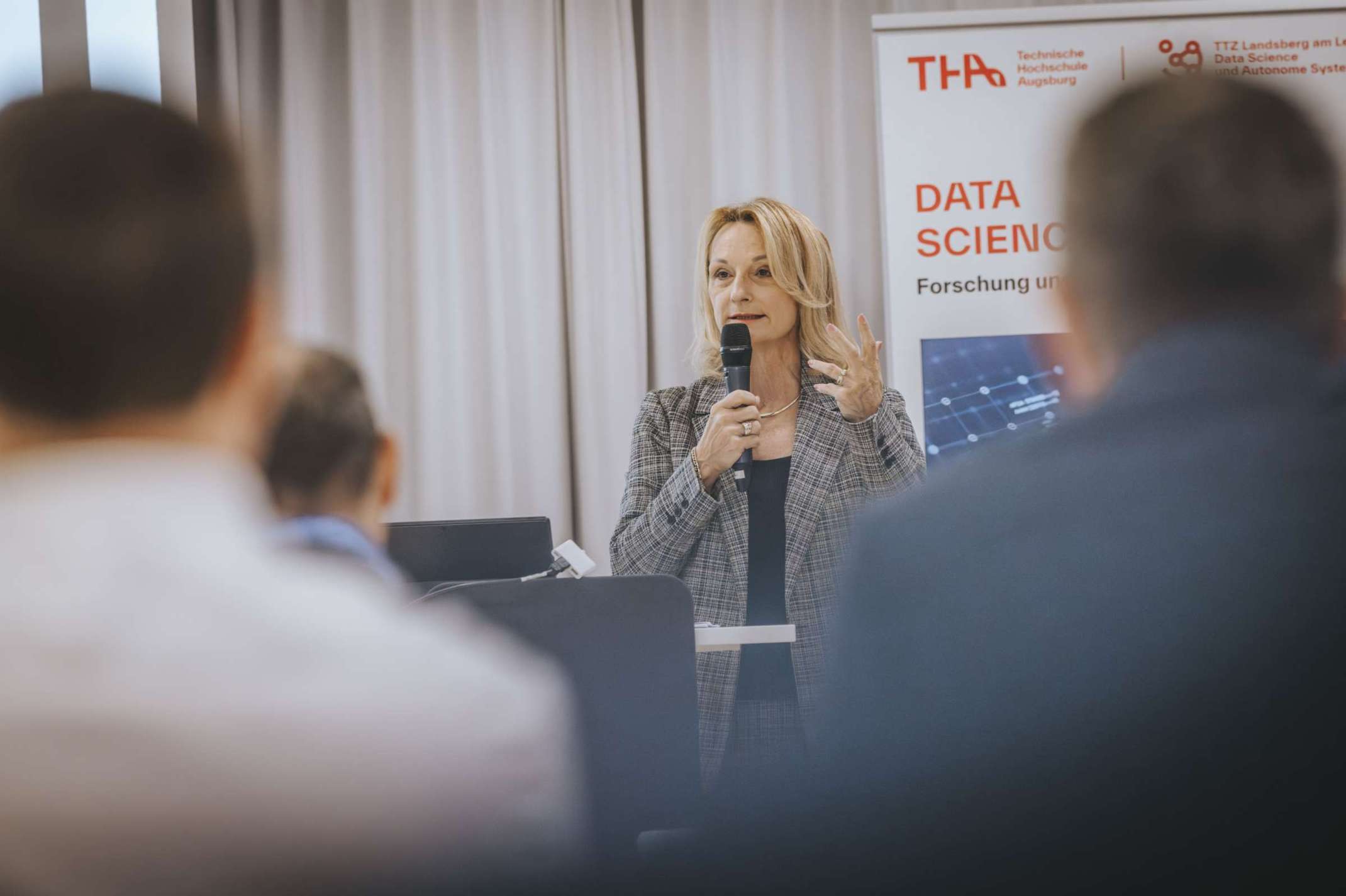 Begrüßung der Unternehmensvertreter und politischen Vertreter durch Doris Baumgartl, Oberbürgermeisterin der Stadt Landsberg am Lech