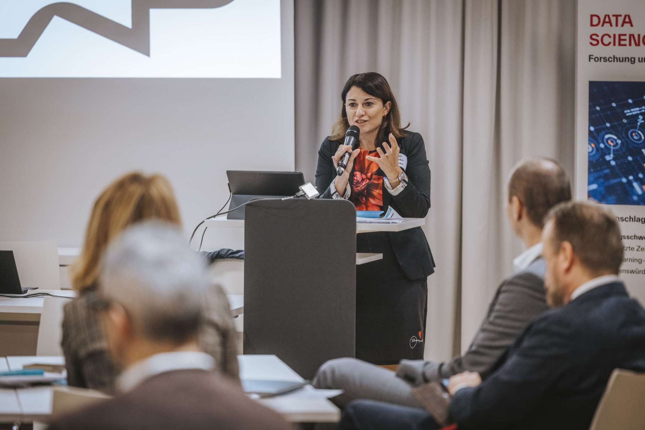 Begrüßung der Unternehmensvertreter und politischen Vertreter durch Katrin Lenvain, Wirtschaftsförderin des Landkreises Landsberg am Lech