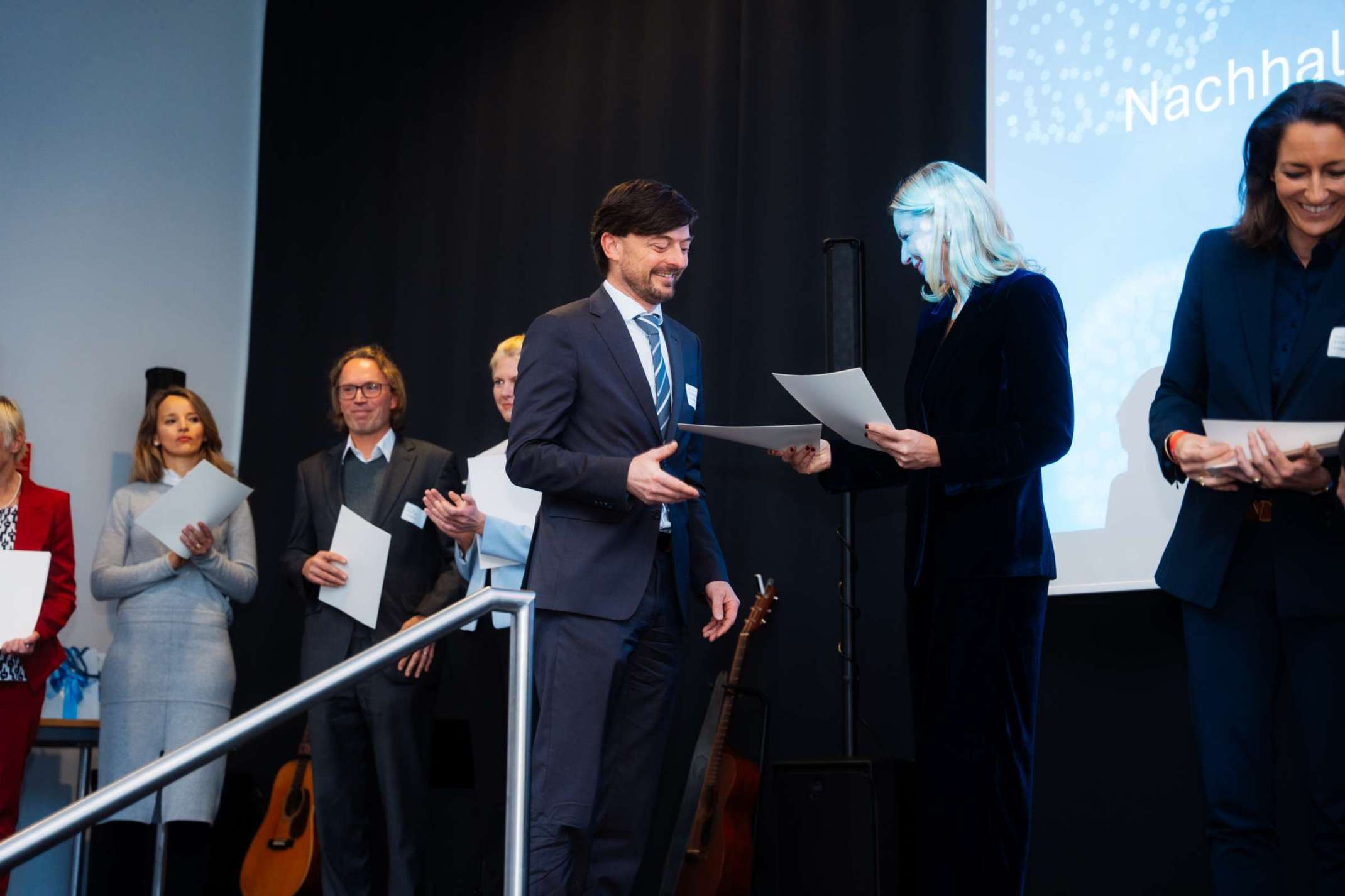 Urkundenüberreichung für das Promotionszentrumm NITRO