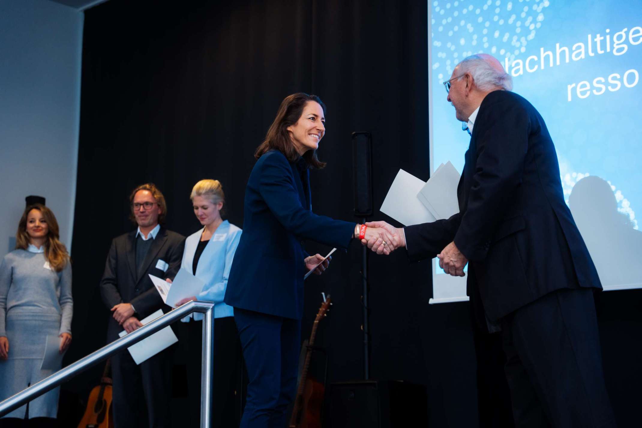 Urkundenüberreichung für das Promotionszentrum NITRO