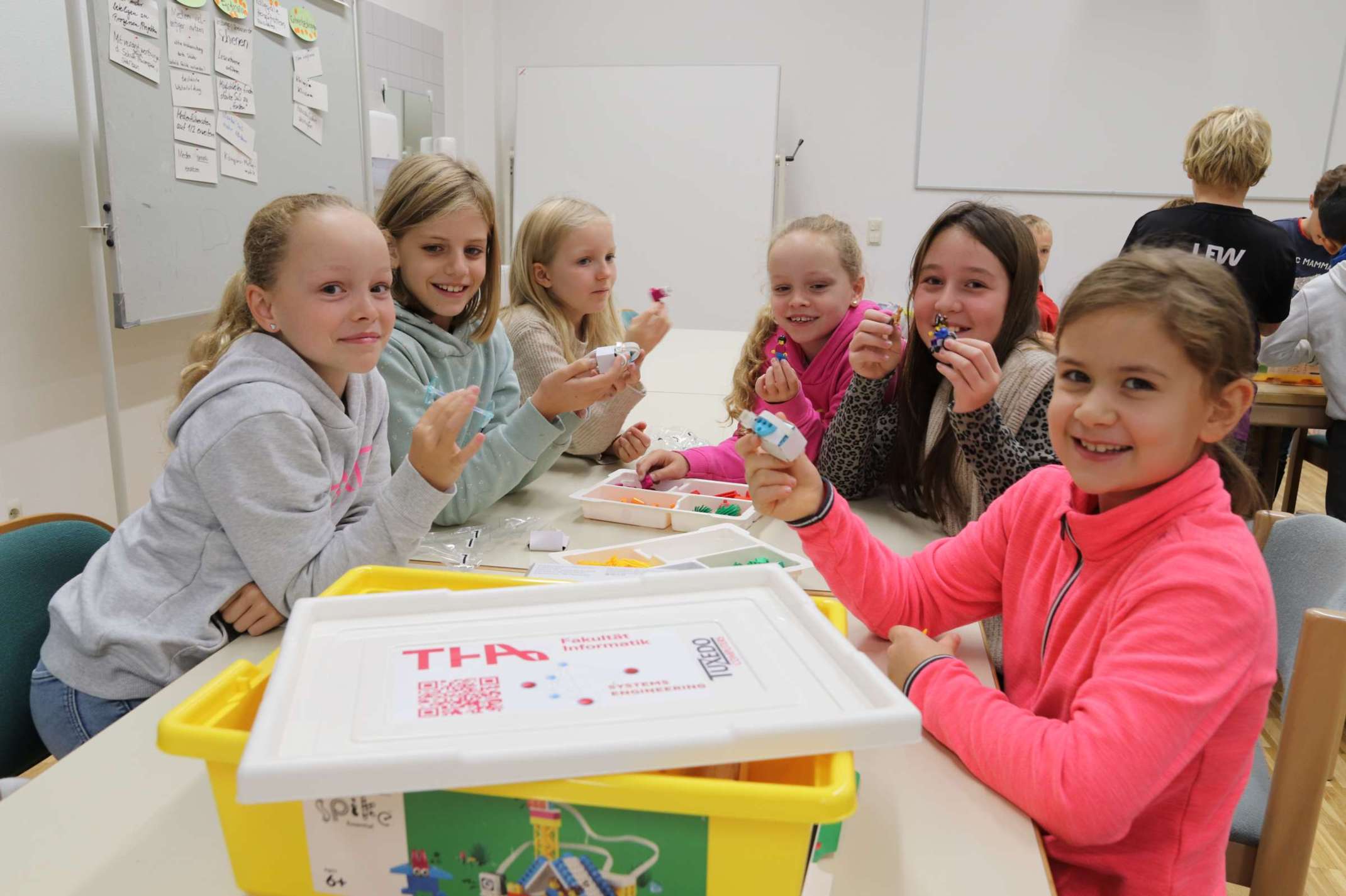 Die zur Verfügung gestellten MINT-Koffer wurden unmittelbar ausgepackt und getestet. 