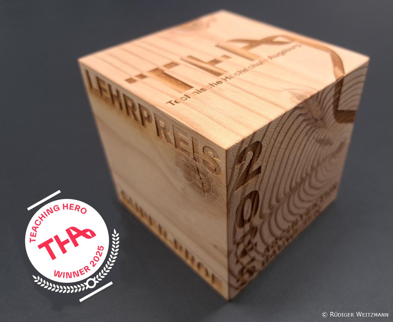 Ehrenwürfel für Prof. Weitzmann von der Fakultät