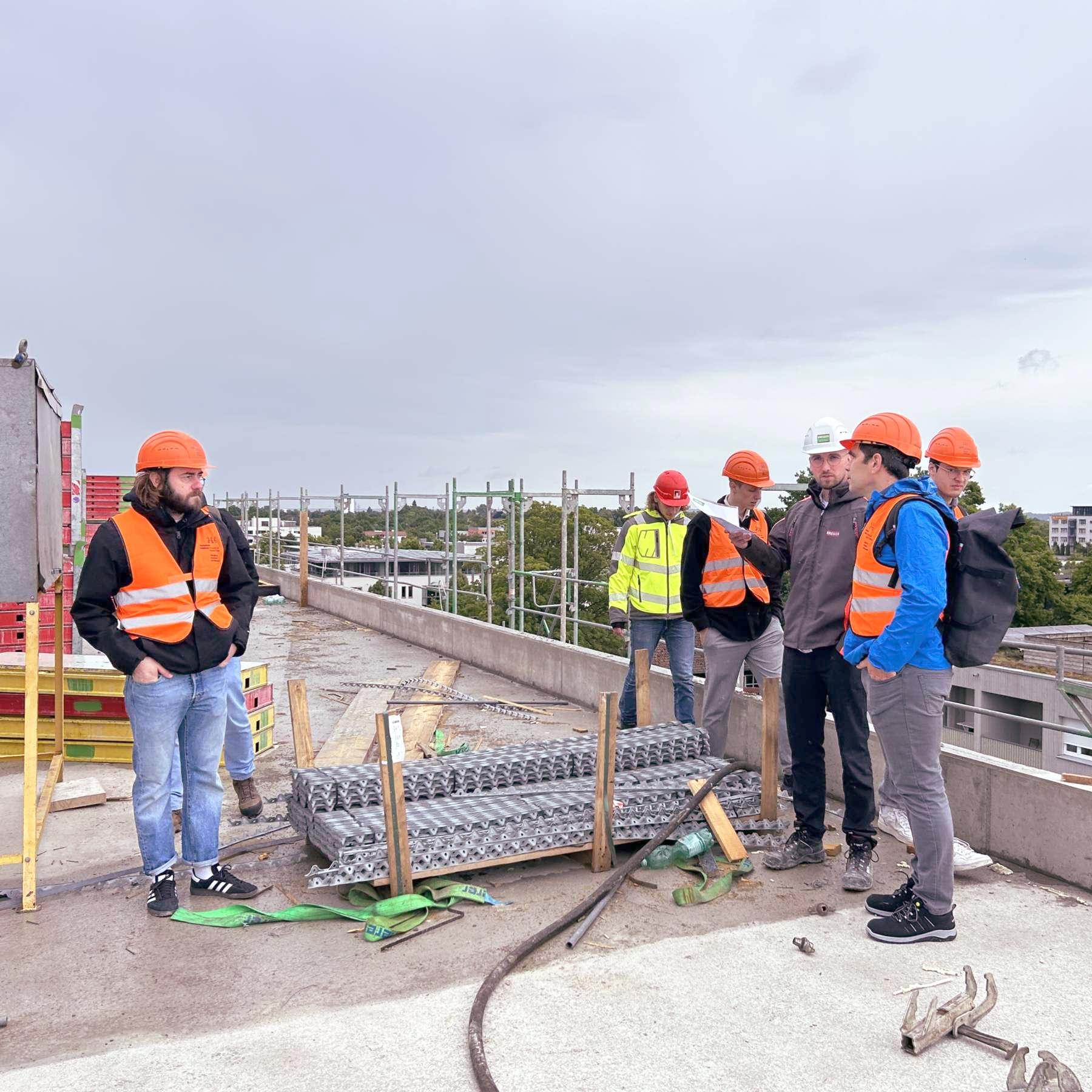 Die Studierenden auf der Baustelle