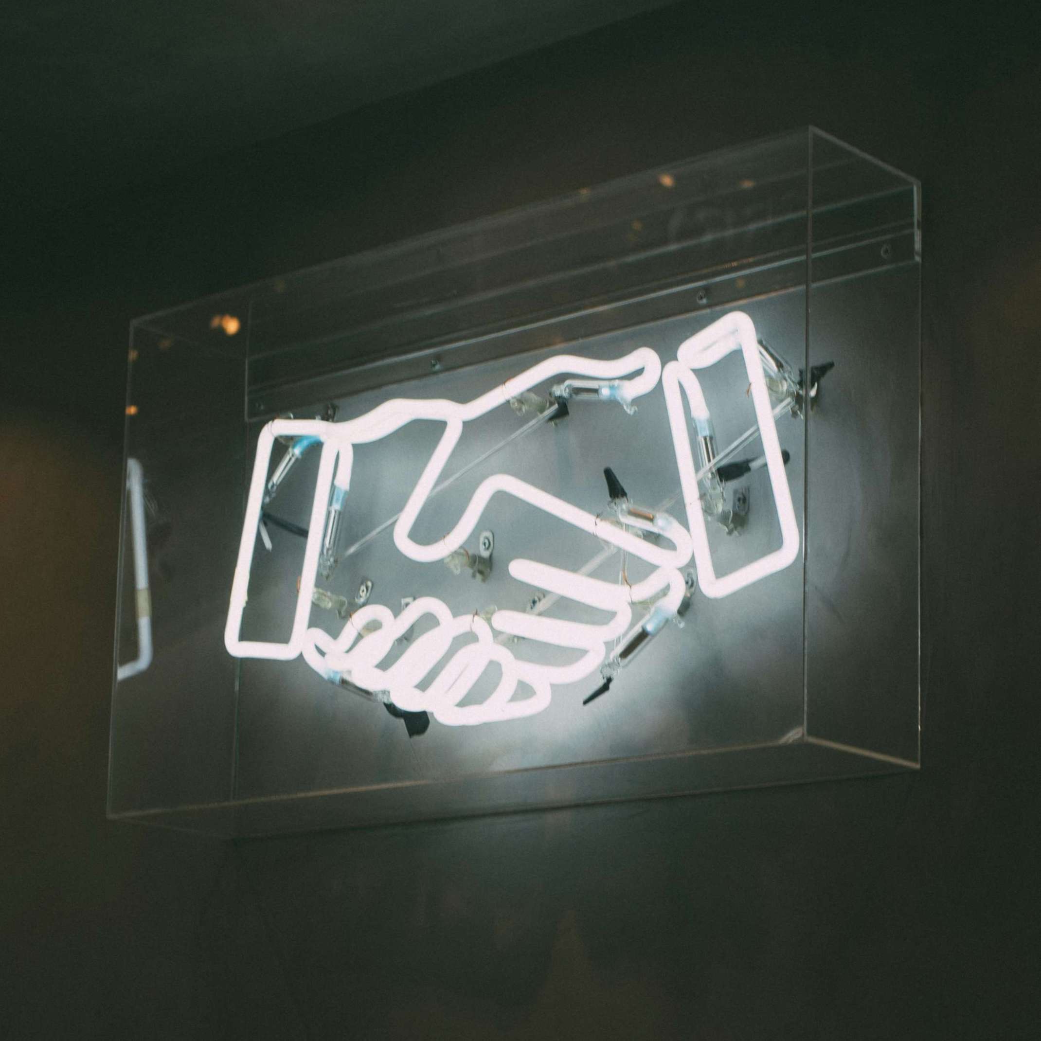 Neon Licht Hände schütteln