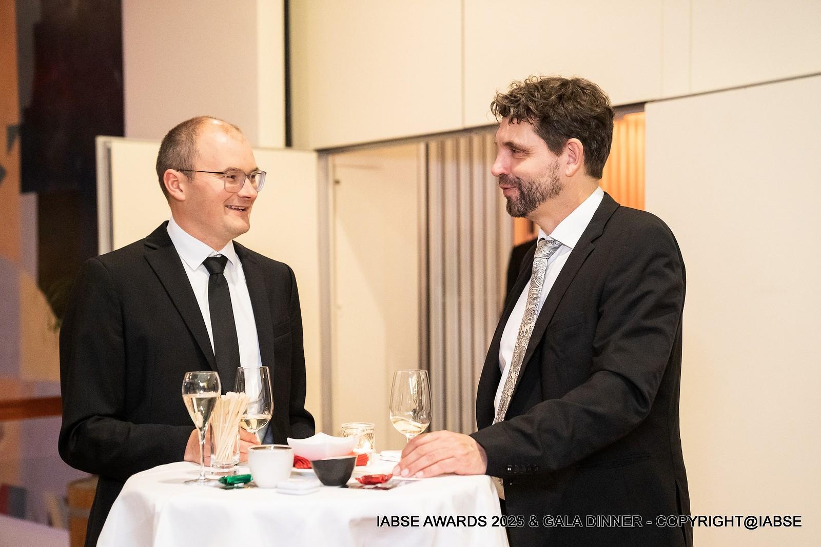 IABSE Awards 2025: Prof. Dr.-Ing. Sergej Rempel (links) und Timo Krämer