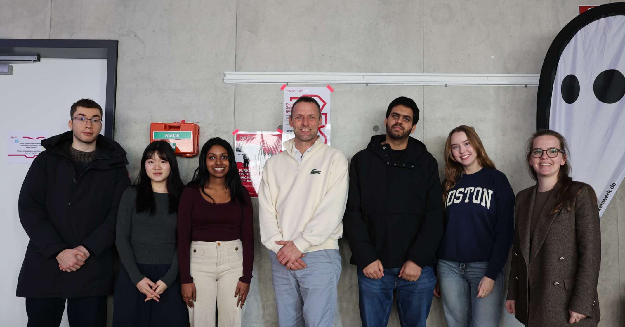 Gruppenbild mit: Jochen Rieger, Hassan Tahir Khan, Kevin Malone, Maria Kurochkina, Mariia Kutsenko, Chathuri Boyagoda, Tuncal Elmas, Yeonju Lee, Elisabeth Wurzer