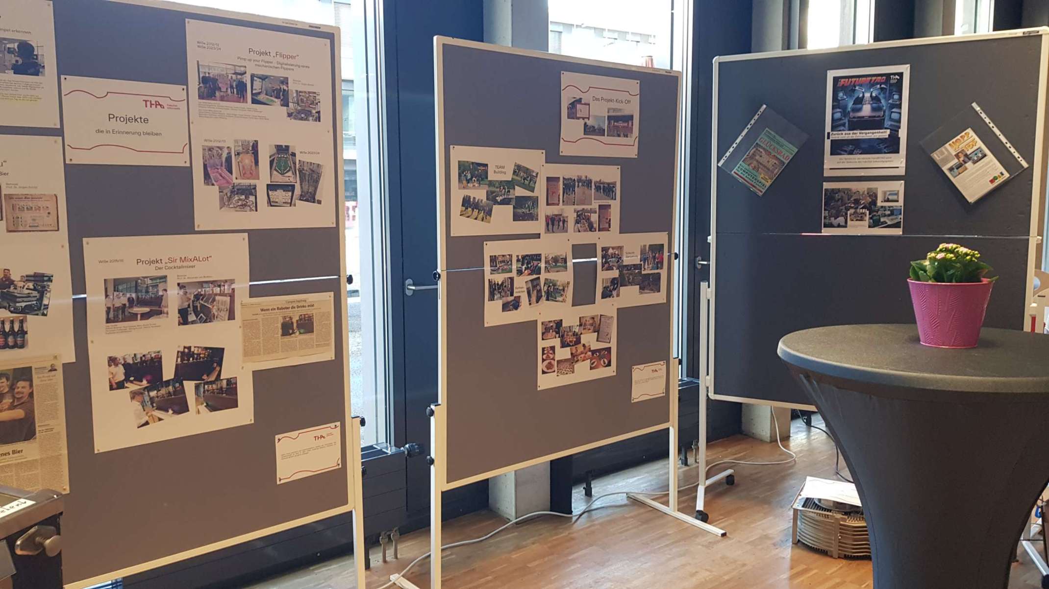 Ausstellung Back2PAST @ THA Informatik