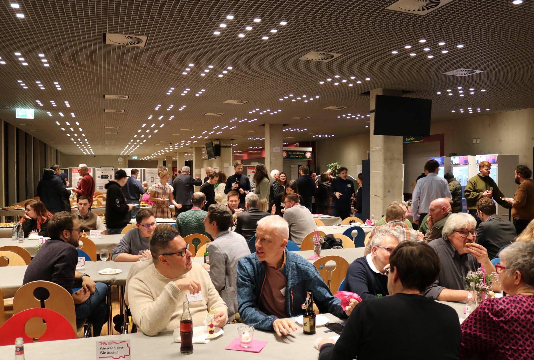 Get-Together in der Mensa