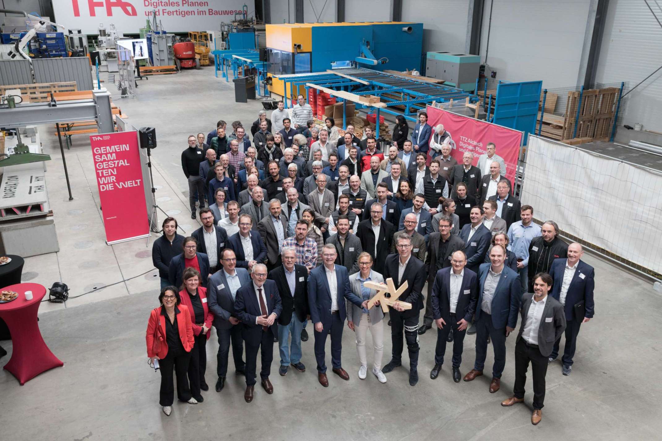 Gruppenbild: TTZ-Aichach-Team mit Präsidiumsmitgliedern