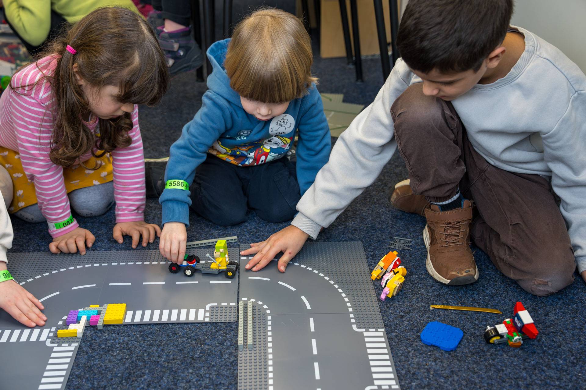 Kinder realisierten als Erfinder gemeinsame Lego-Projekte