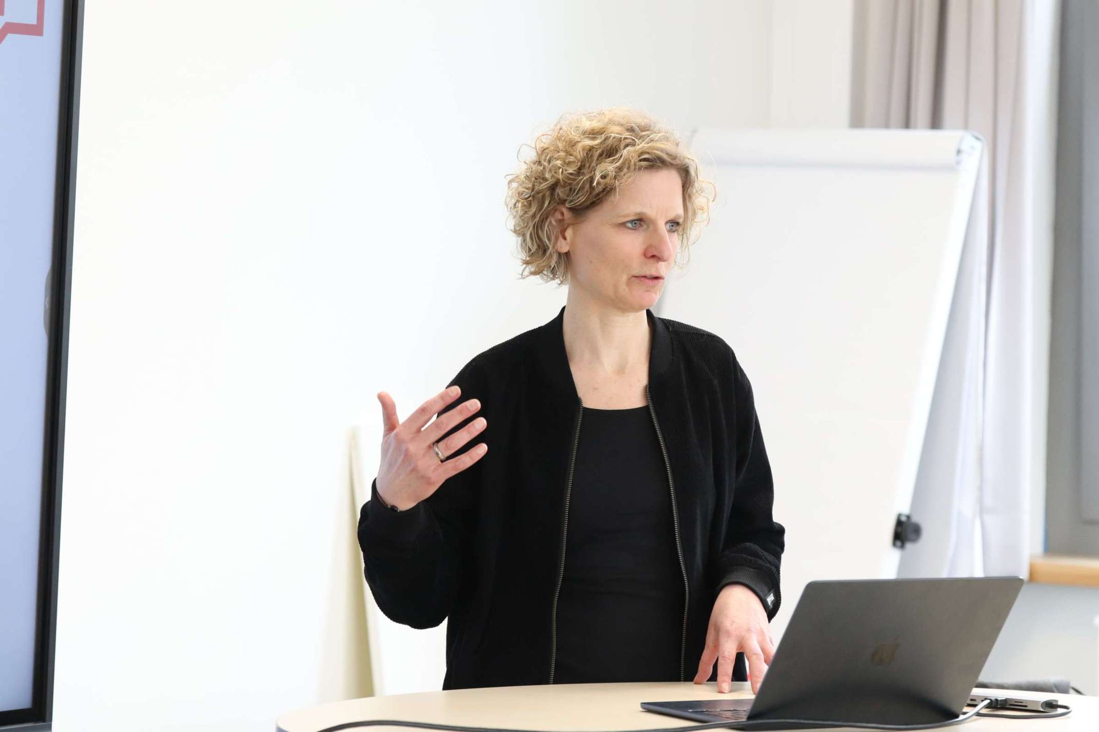 Prof. Nicole Klinkhammer