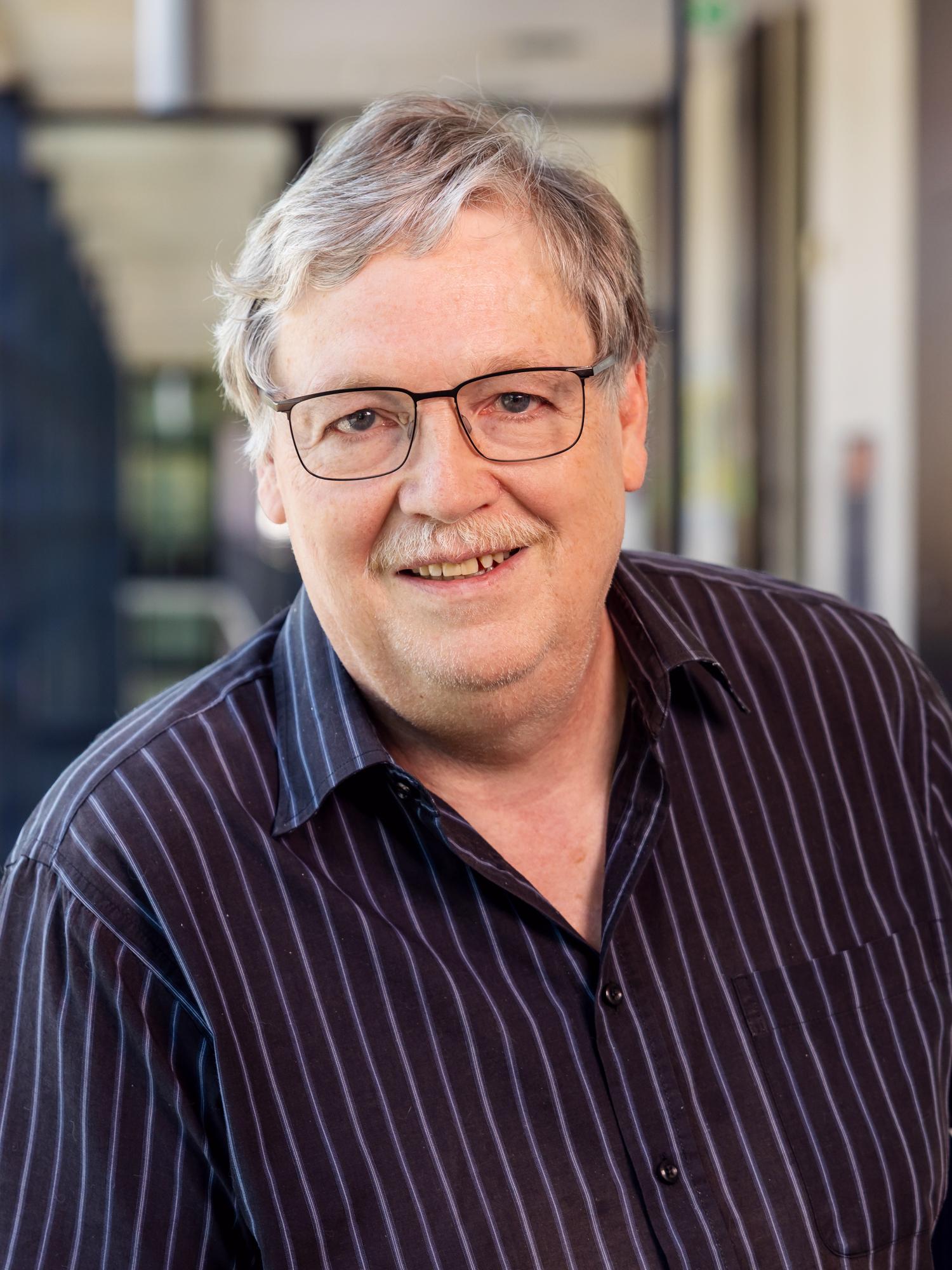 Prof. Dr. Wolfgang Kowarschick Prof. Dr. Wolfgang Kowarschick