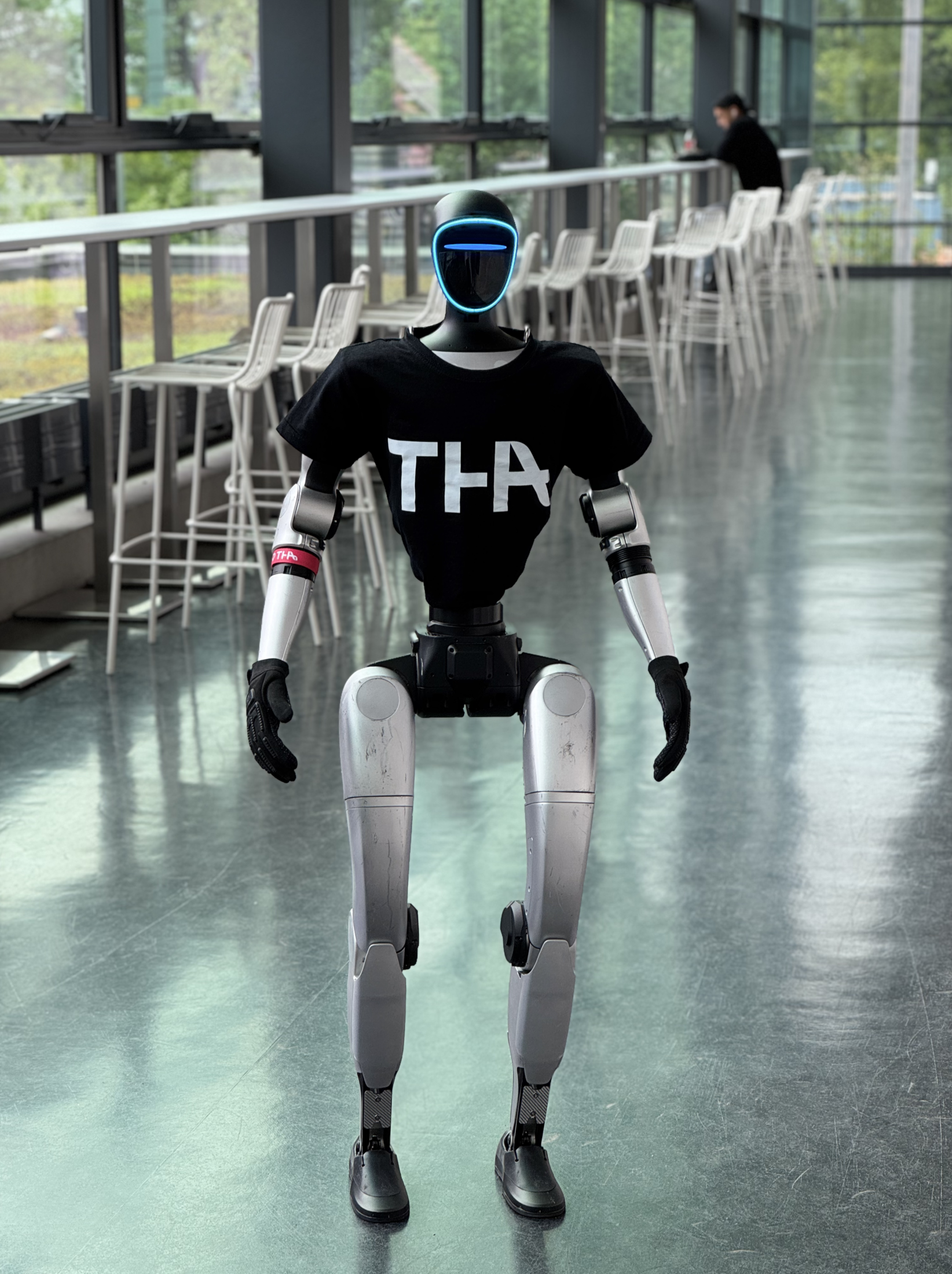 Humanoider G1-Roboter am THA-Campus Humanoider G1-Roboter am THA-Campus