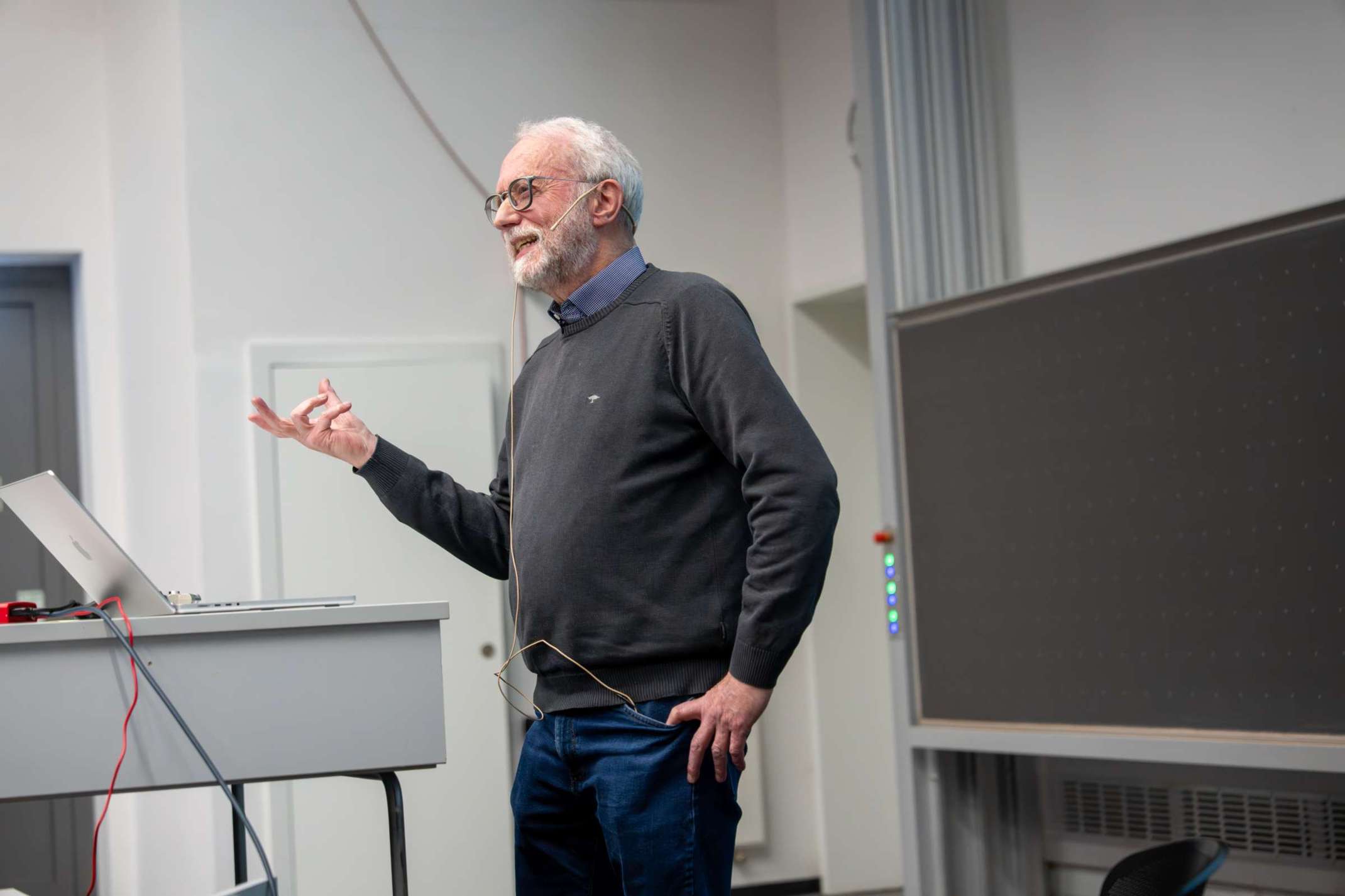 Prof. Unwin