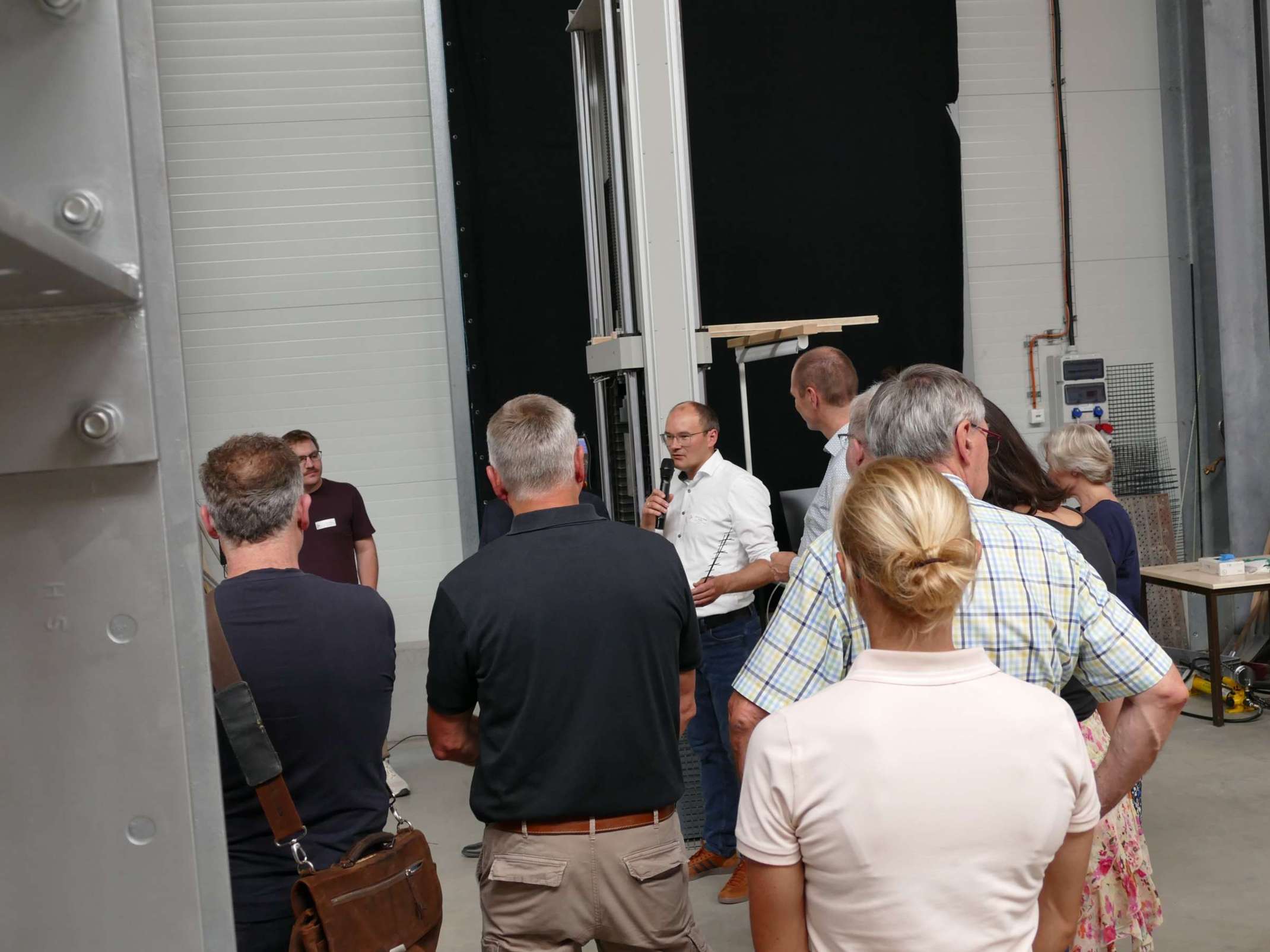 Prof. Dr.-Ing. Sergej Rempel beim A³ Werkstattgespräch Innovation Walk TTZ Aichach Prof. Dr.-Ing. Sergej Rempel beim A³ Werkstattgespräch Innovation Walk TTZ Aichach