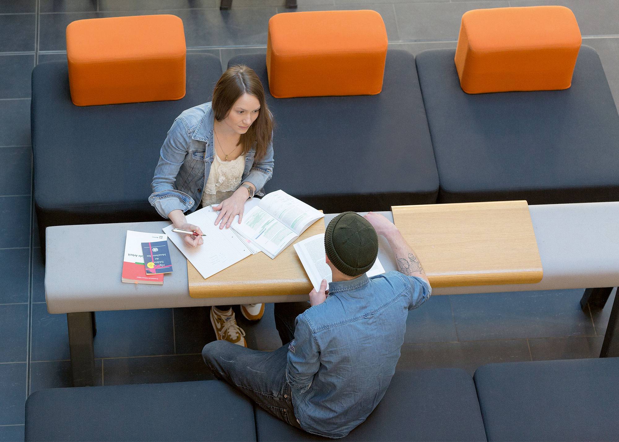 Soziale Arbeit | Gesichter von fröhlichen Menschen
